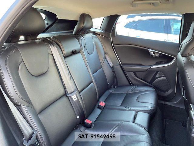Volvo V40 2017-06 6220931-13