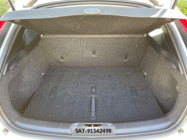 Volvo V40 2017-06 6220931-14
