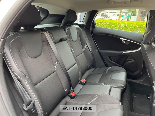 Volvo V40 2018-12 6504538-11