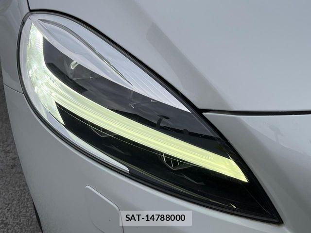 Volvo V40 2018-12 6504538-13