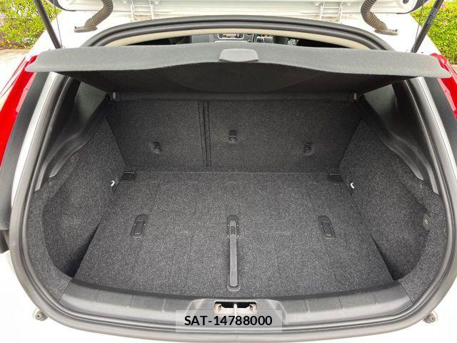 Volvo V40 2018-12 6504538-14