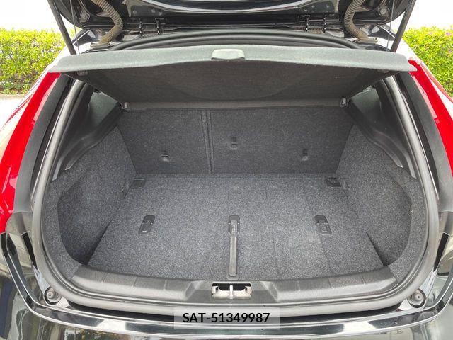 Volvo V40 2018-12 6504545-14