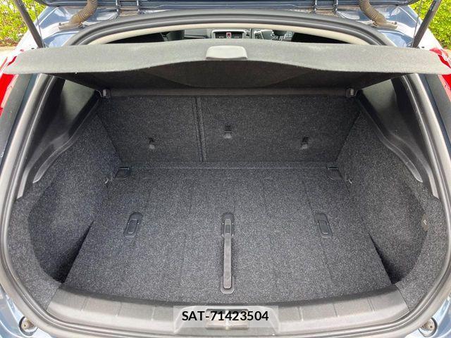 Volvo V40 2017-05 6504544-13
