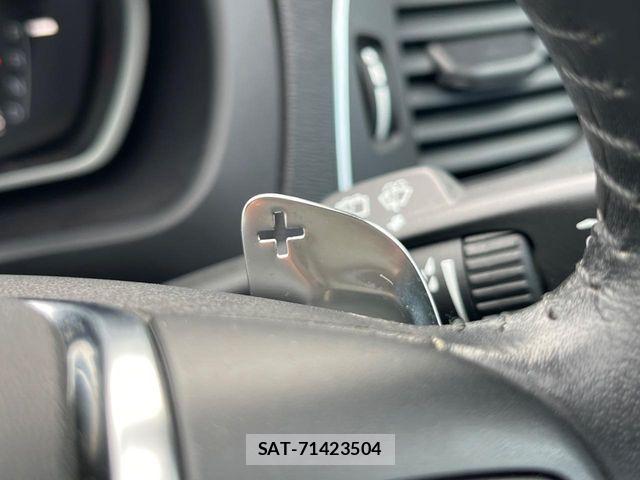 Volvo V40 2017-05 6504544-7