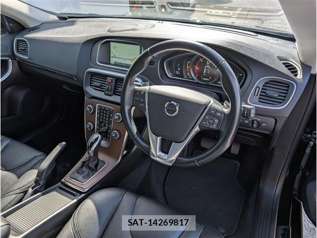 Volvo V40 2017-01 6615508-10