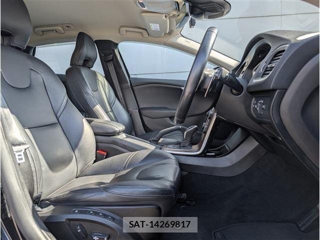 Volvo V40 2017-01 6615508-11