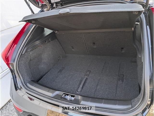 Volvo V40 2017-01 6615508-13