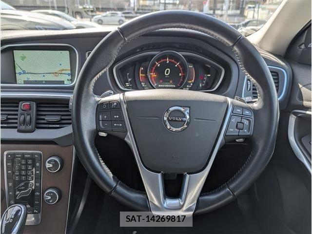 Volvo V40 2017-01 6615508-15