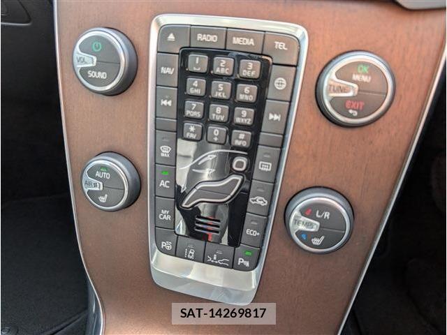 Volvo V40 2017-01 6615508-17