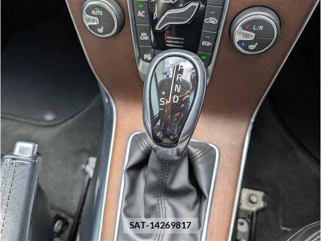Volvo V40 2017-01 6615508-18