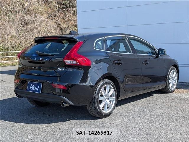 Volvo V40 2017-01 6615508-4