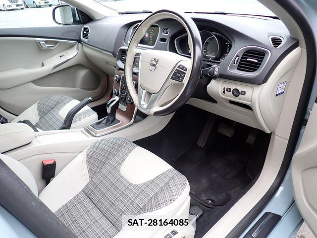 Volvo V40 2017-06 6678645-1