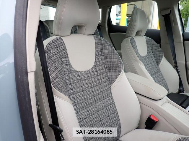 Volvo V40 2017-06 6678645-22