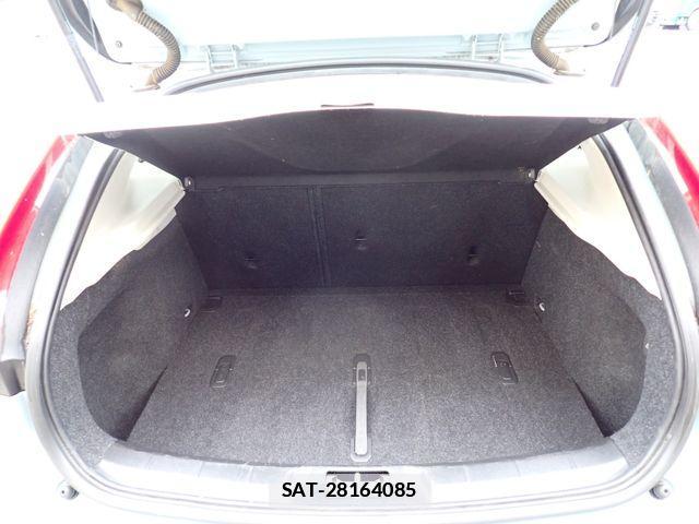 Volvo V40 2017-06 6678645-24