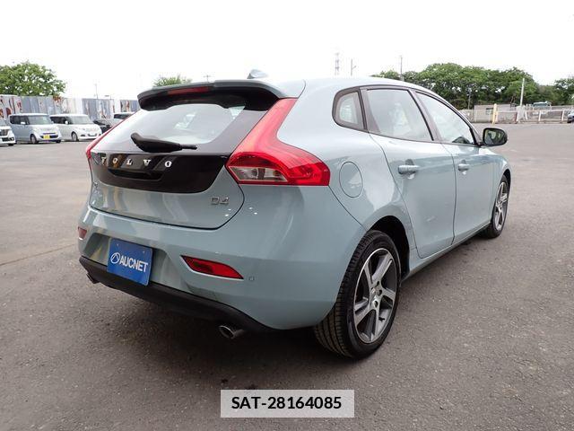 Volvo V40 2017-06 6678645-7