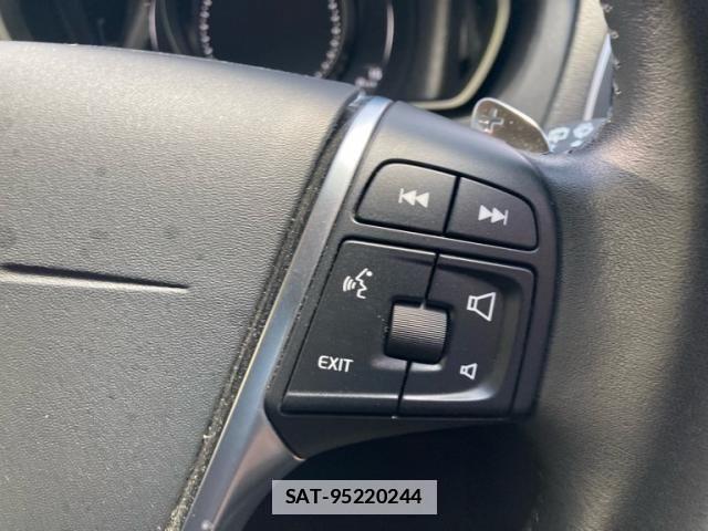 Volvo V40 2018-09 6915023-13