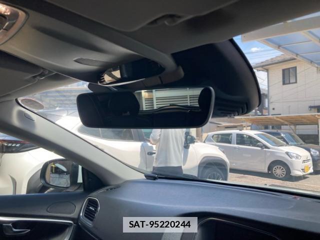 Volvo V40 2018-09 6915023-14