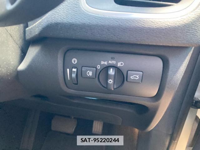 Volvo V40 2018-09 6915023-16