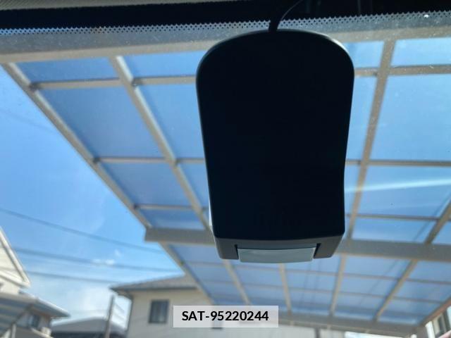Volvo V40 2018-09 6915023-23