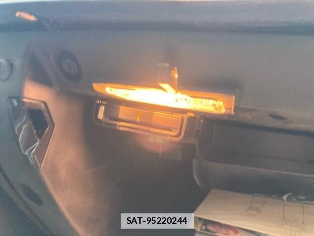 Volvo V40 2018-09 6915023-24