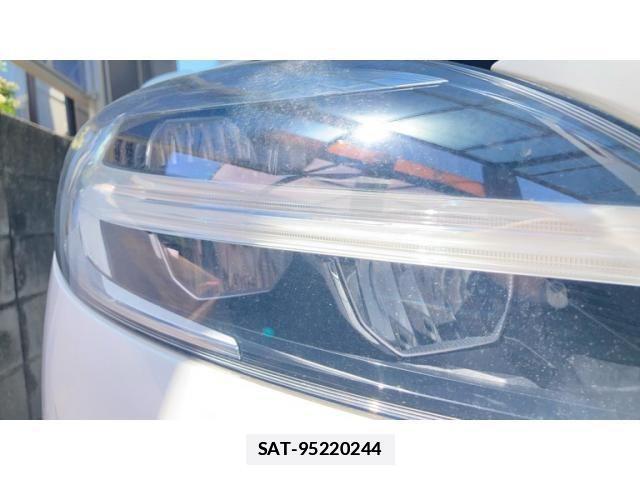 Volvo V40 2018-09 6915023-28