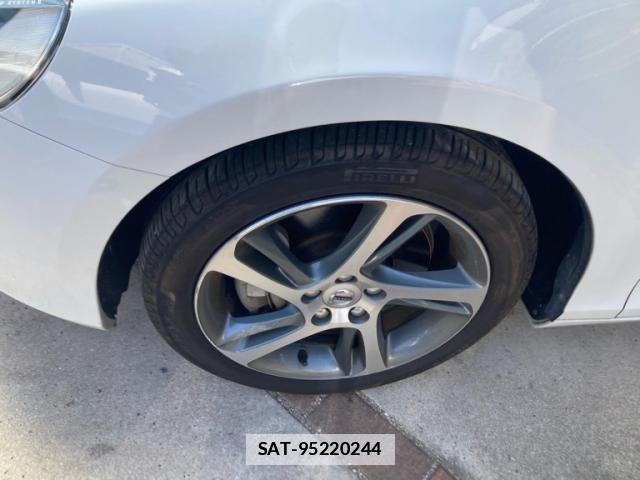 Volvo V40 2018-09 6915023-2