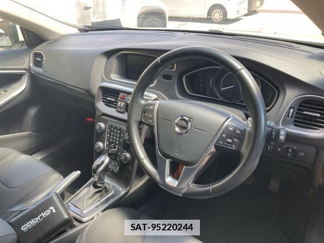 Volvo V40 2018-09 6915023-8