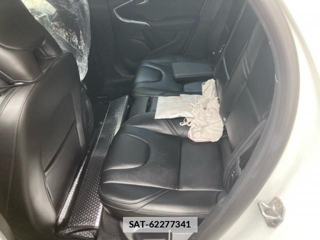 Volvo V40 2016-08 7061262-11