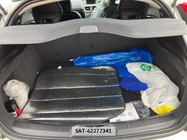 Volvo V40 2016-08 7061262-14