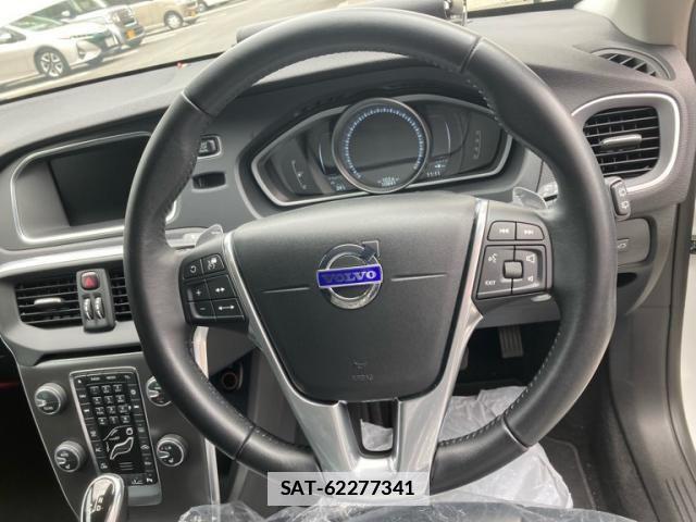 Volvo V40 2016-08 7061262-16