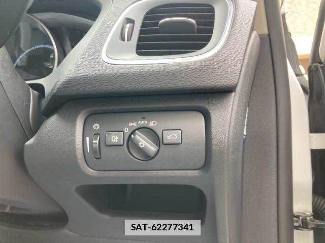 Volvo V40 2016-08 7061262-17