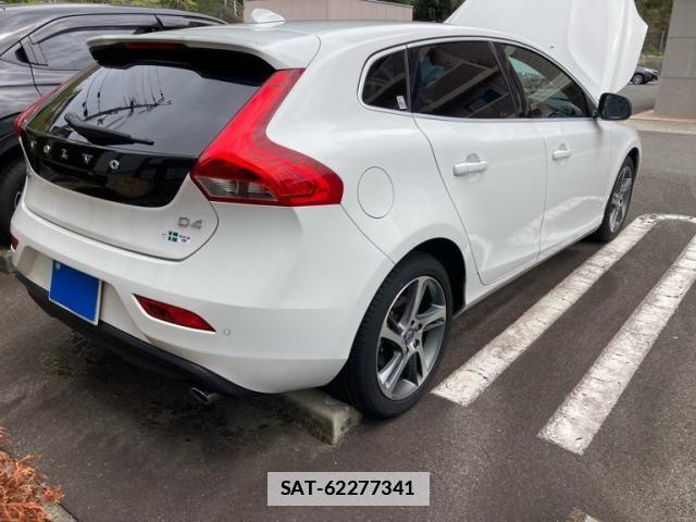 Volvo V40 2016-08 7061262-3