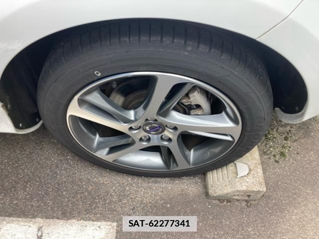 Volvo V40 2016-08 7061262-4