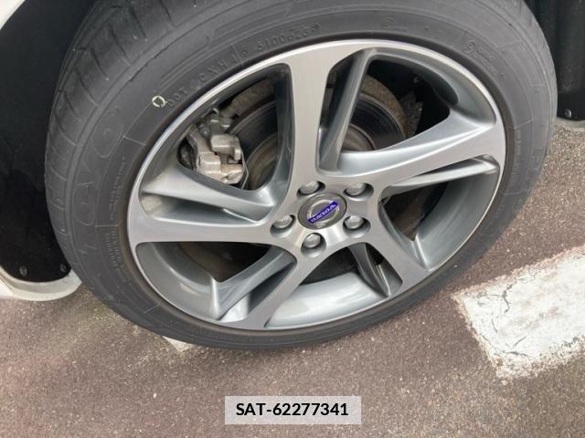 Volvo V40 2016-08 7061262-7