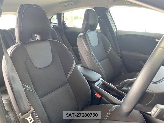 Volvo V40 2019-08 7061255-9