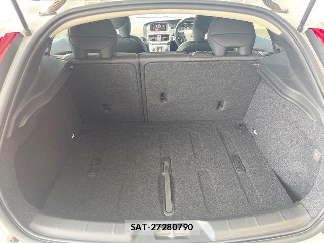 Volvo V40 2019-08 7061255-11