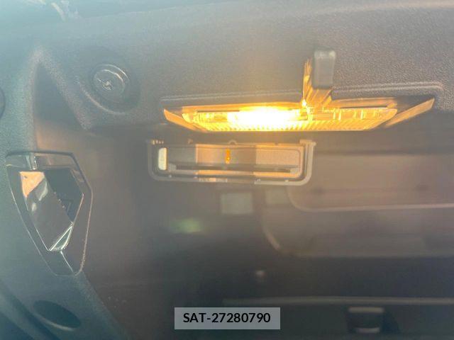 Volvo V40 2019-08 7061255-7