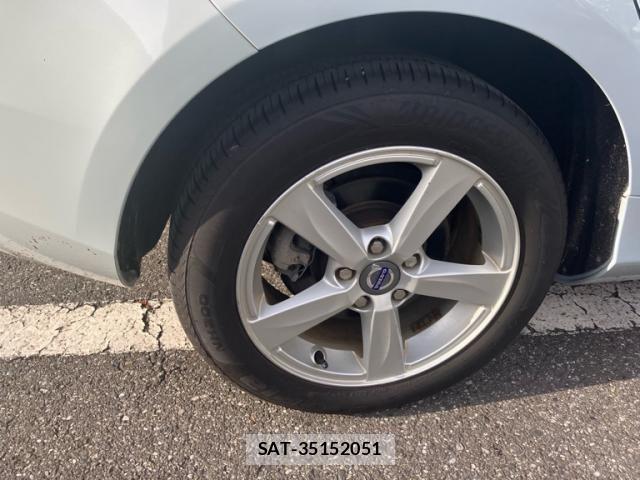 Volvo V40 2013-07 7226749-9