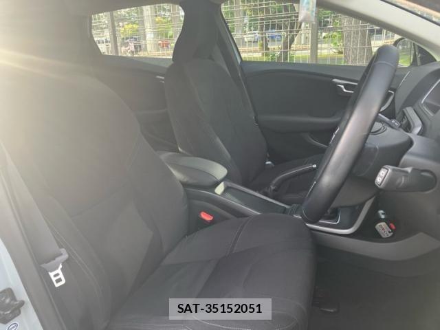 Volvo V40 2013-07 7226749-13