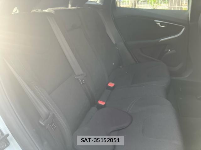 Volvo V40 2013-07 7226749-14