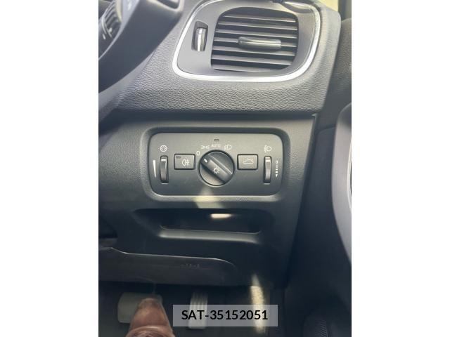 Volvo V40 2013-07 7226749-19