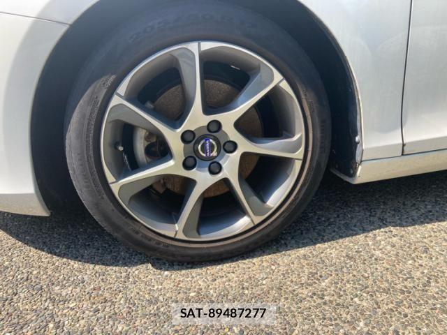 Volvo V40 2015-04 7226748-9