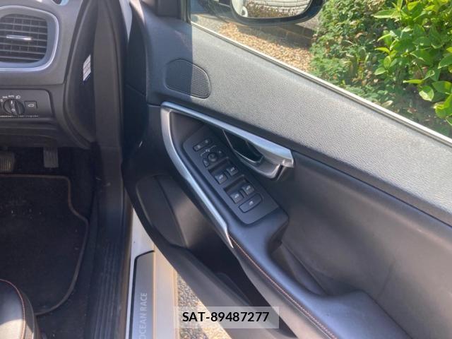 Volvo V40 2015-04 7226748-11