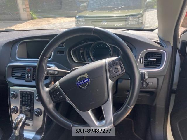 Volvo V40 2015-04 7226748-12