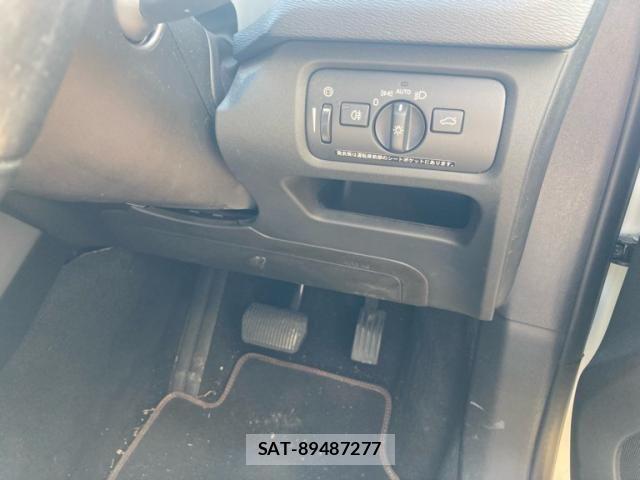 Volvo V40 2015-04 7226748-13