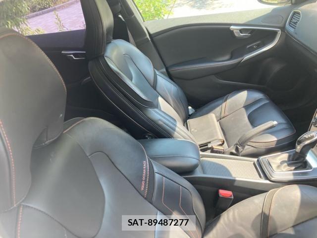 Volvo V40 2015-04 7226748-14