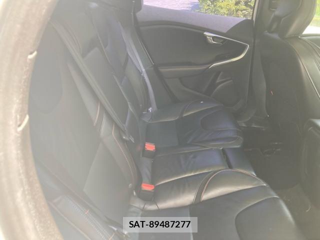 Volvo V40 2015-04 7226748-17