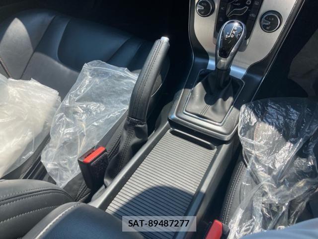 Volvo V40 2015-04 7226748-21