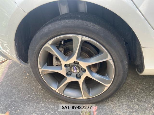 Volvo V40 2015-04 7226748-7