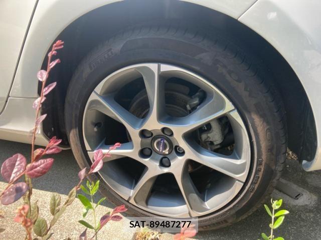 Volvo V40 2015-04 7226748-8